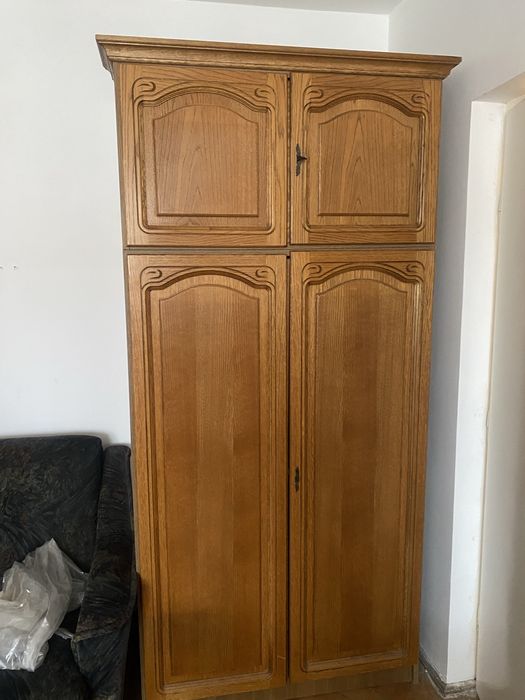 Vand mobila de  sufragerie + o comda telwvizor din lemn, lungime 4 m,