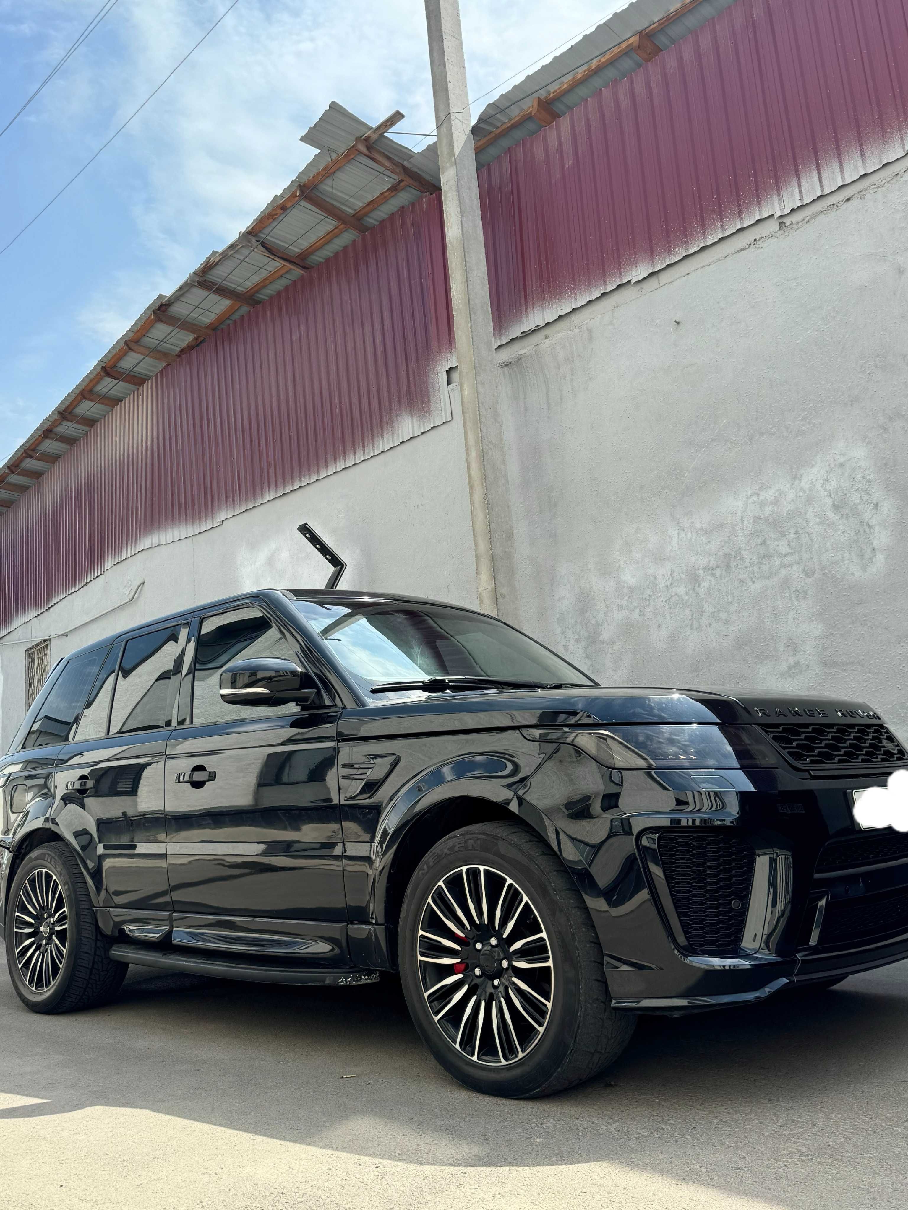 Reng Rover sport SVR