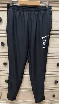 Pantaloni sport Nike, marime M