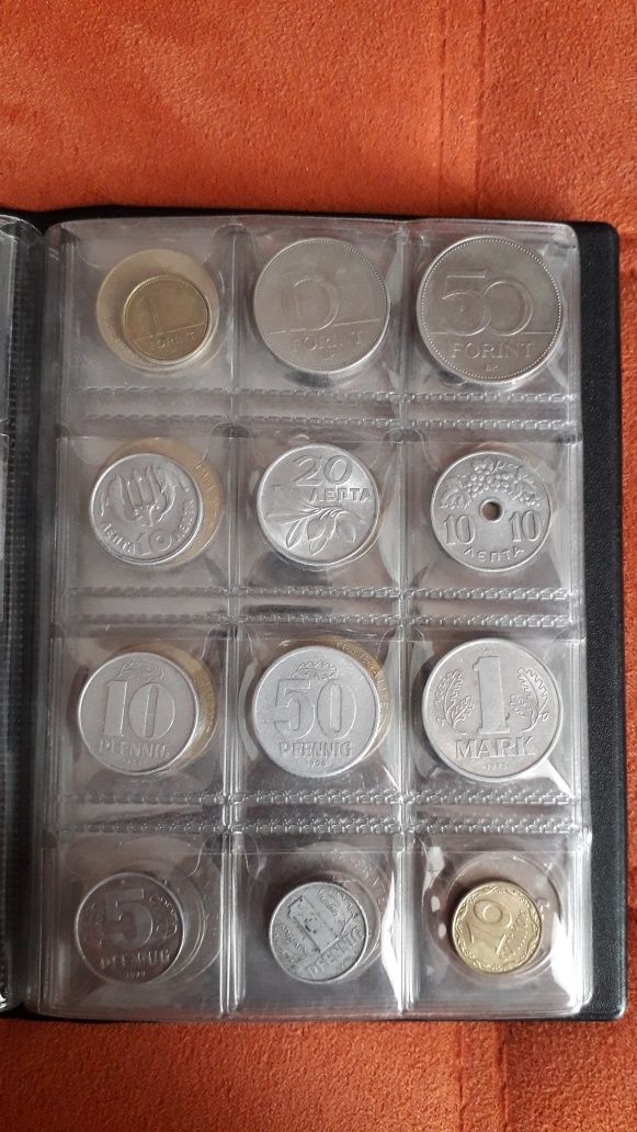 Класьор със монети