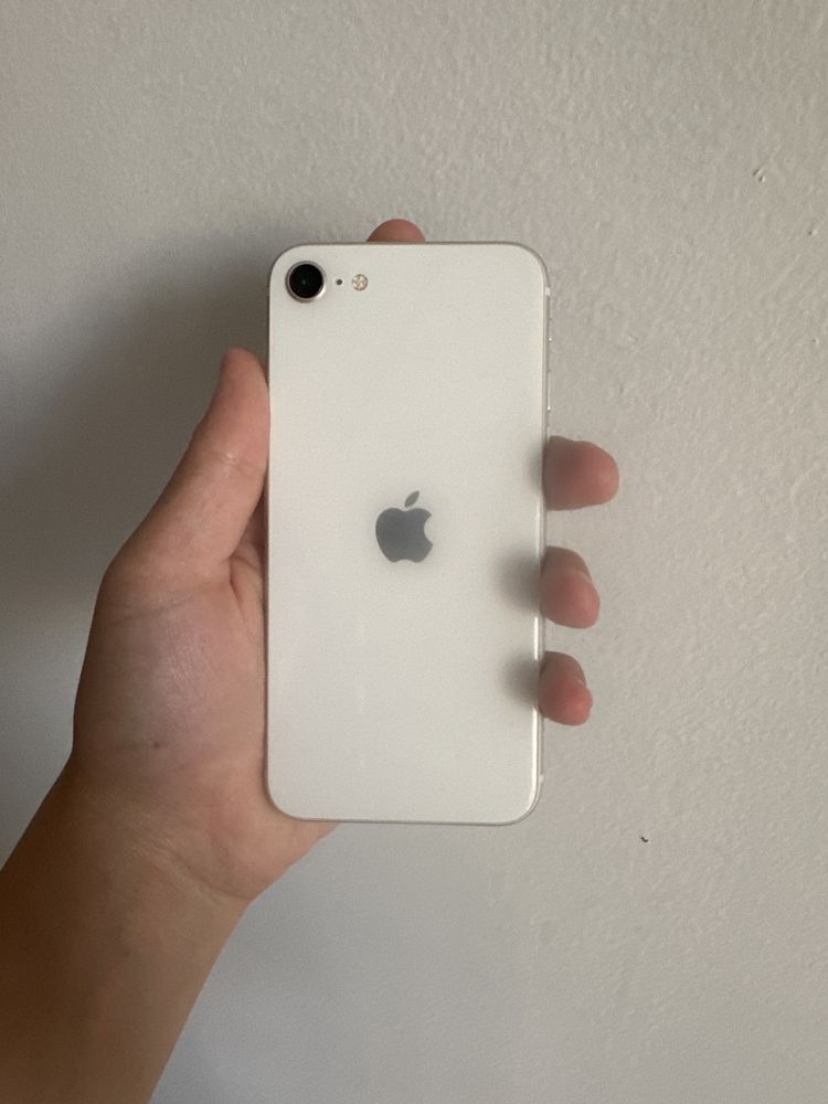 Срочно сотилади Iphone se3