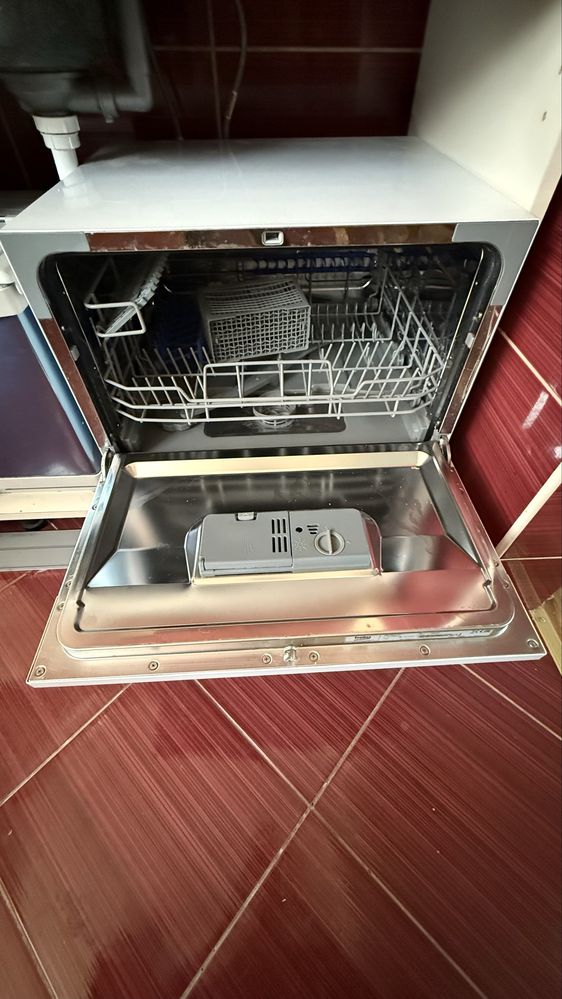 Masina de spalat vase compacta Beko