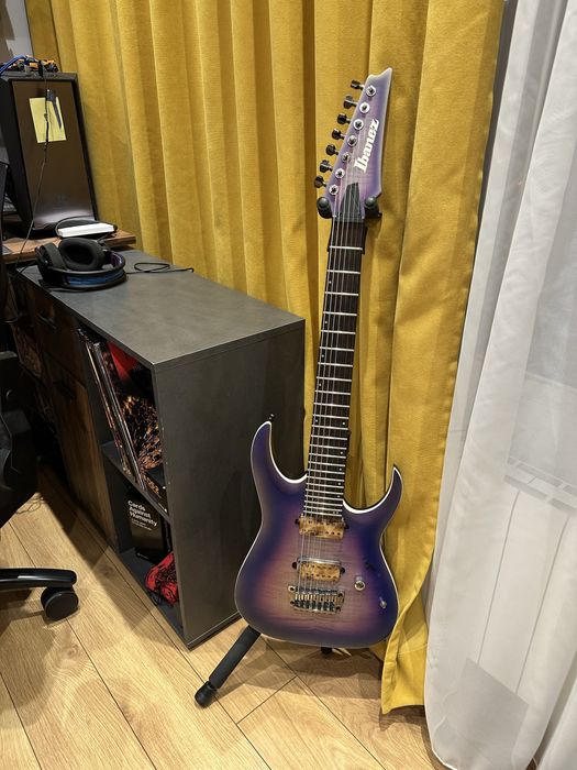 Седем струнна китара Ibanez с Humbucker адаптери