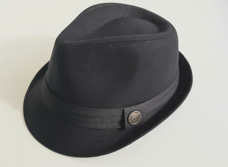 Продавам ново вълнено черно бомбе