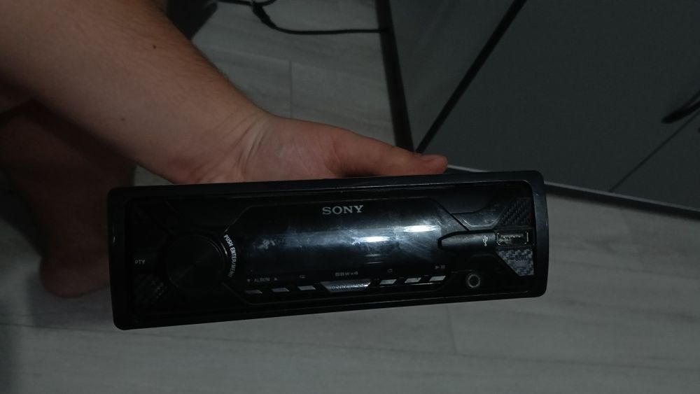 Vând casetofon auto Sony + un set de două boxe jvc