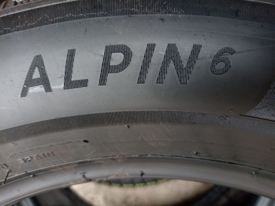 4 anvelope de iarna Michelin 2 noi 2 ca si noi 225/55 R17 dot 2822