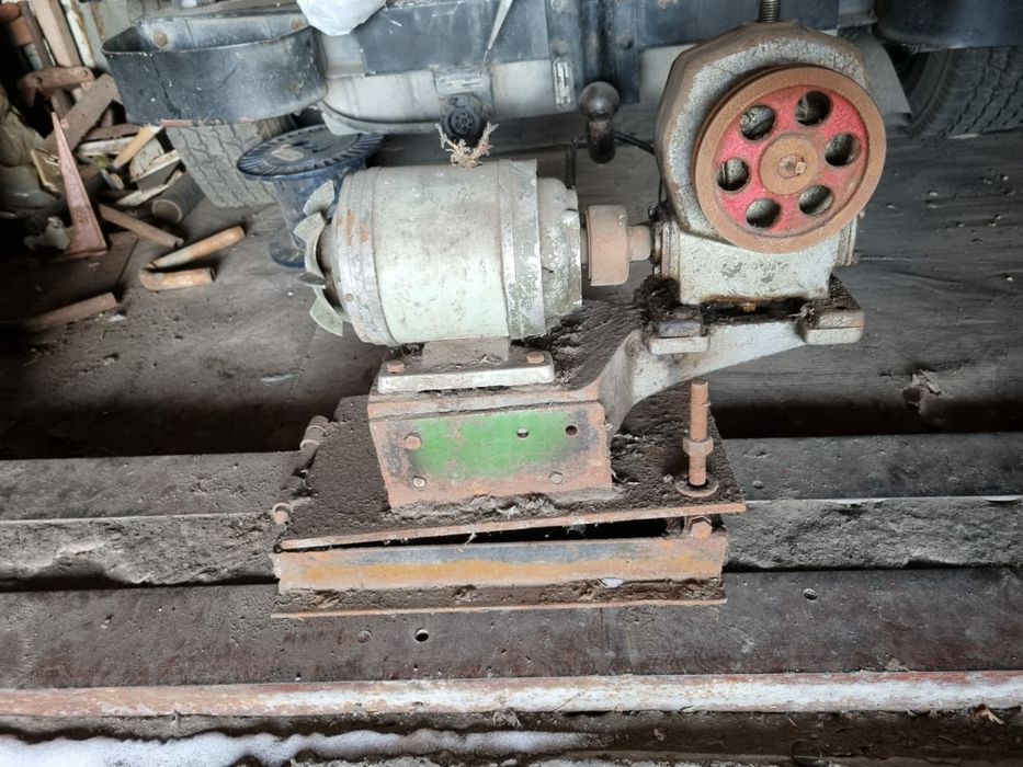 Продам редуктор с электродвигателем