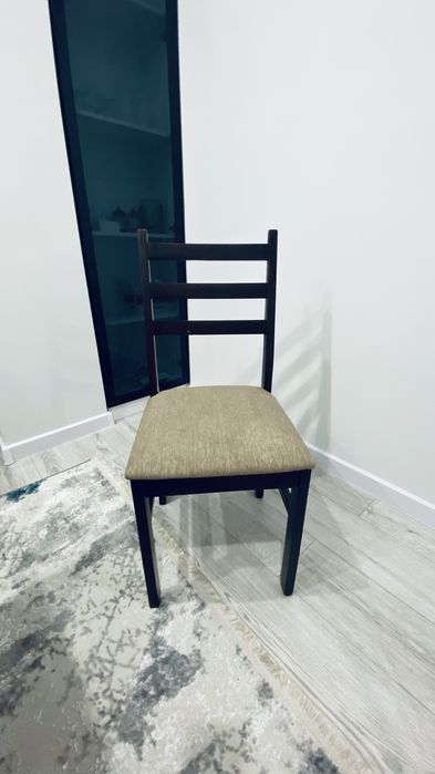 Стол и стулья 6 штук