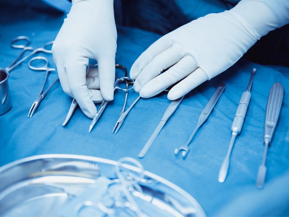 Снятие швов, перевязки любой сложности, с выездом на дом