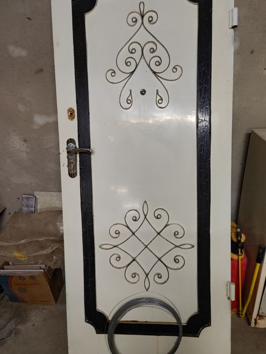 Temir eshik sotiladia