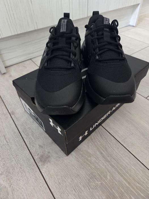 Маратонки номер 42 отговарят на 26.5 см.