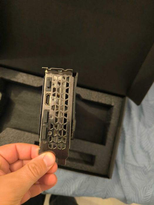Vând placa video Nvidia RTX 2080 Super Gigabyte