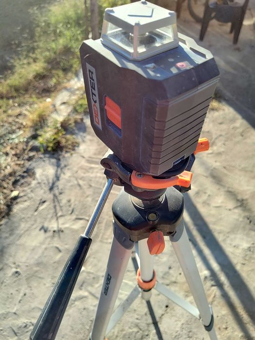 Nivela laser Dexter, autonivelare, trepied, raza de actiune 20 m