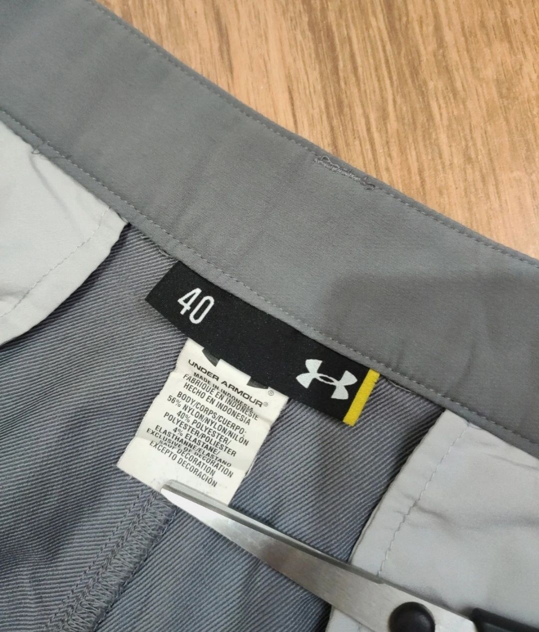 Pantaloni scurți Under Armour mărimea 40 XXL (52cm talie)