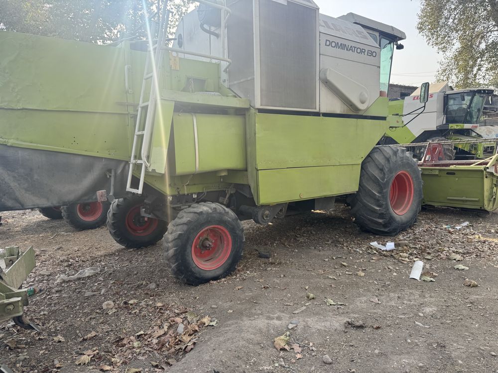 Claas Dominator 130