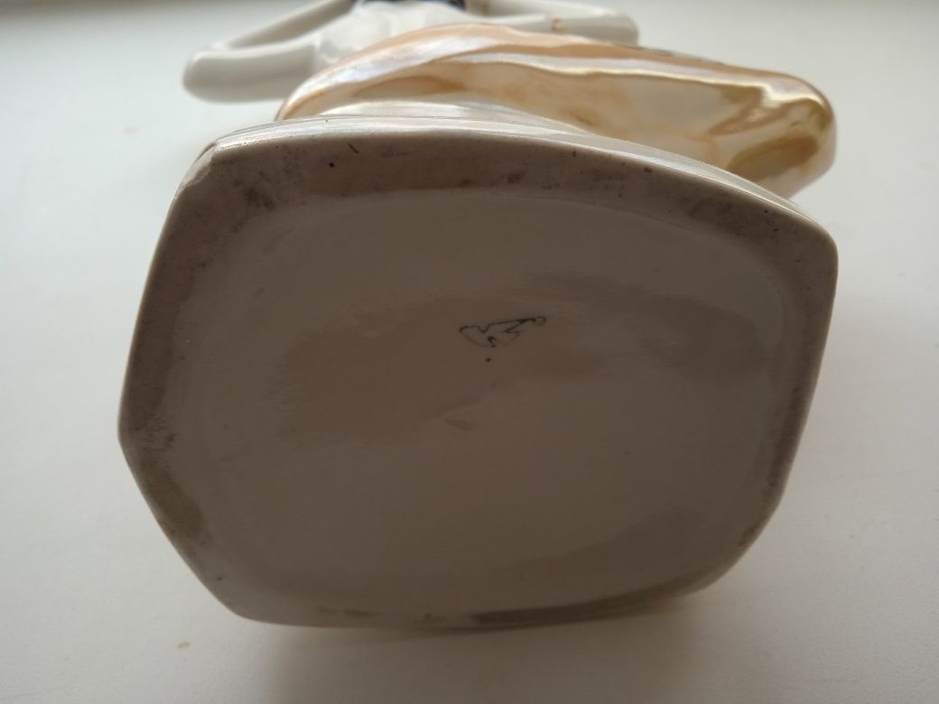 Керамическая посуда ( бутылка).
