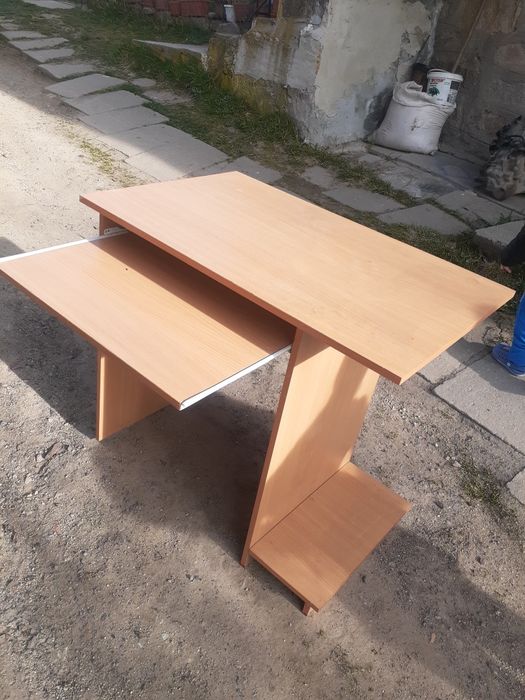 Бюроза компютър.