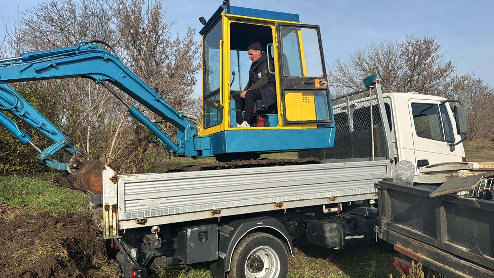 Inchiriez miniexcavator 3,5 tone, basculanta 6,5 tone.
Pentr