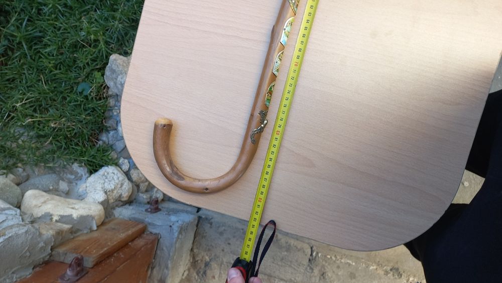 Туристически бастун с значки