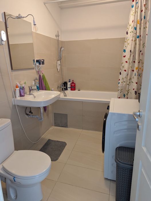 Vând apartament cu 3 camere, strada Porii, Floresti, Cluj