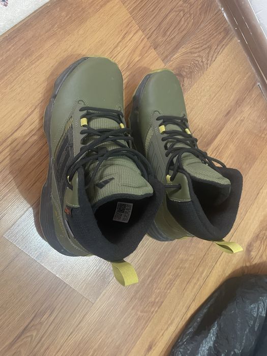 Продам ботинки adidas