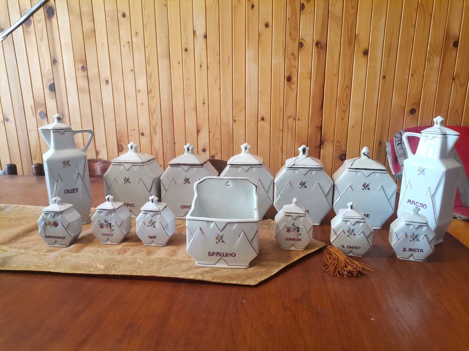 Порцеланов сервиз за подправки