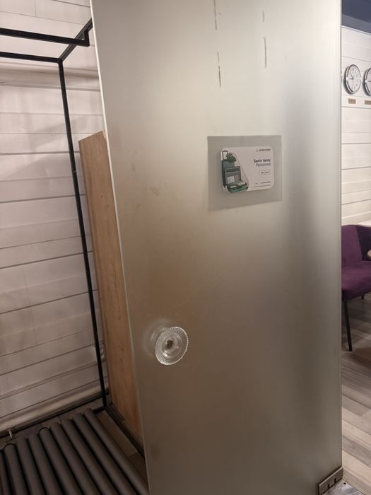 Дверь стекленная