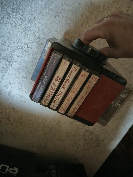 Радио Hitachi работи