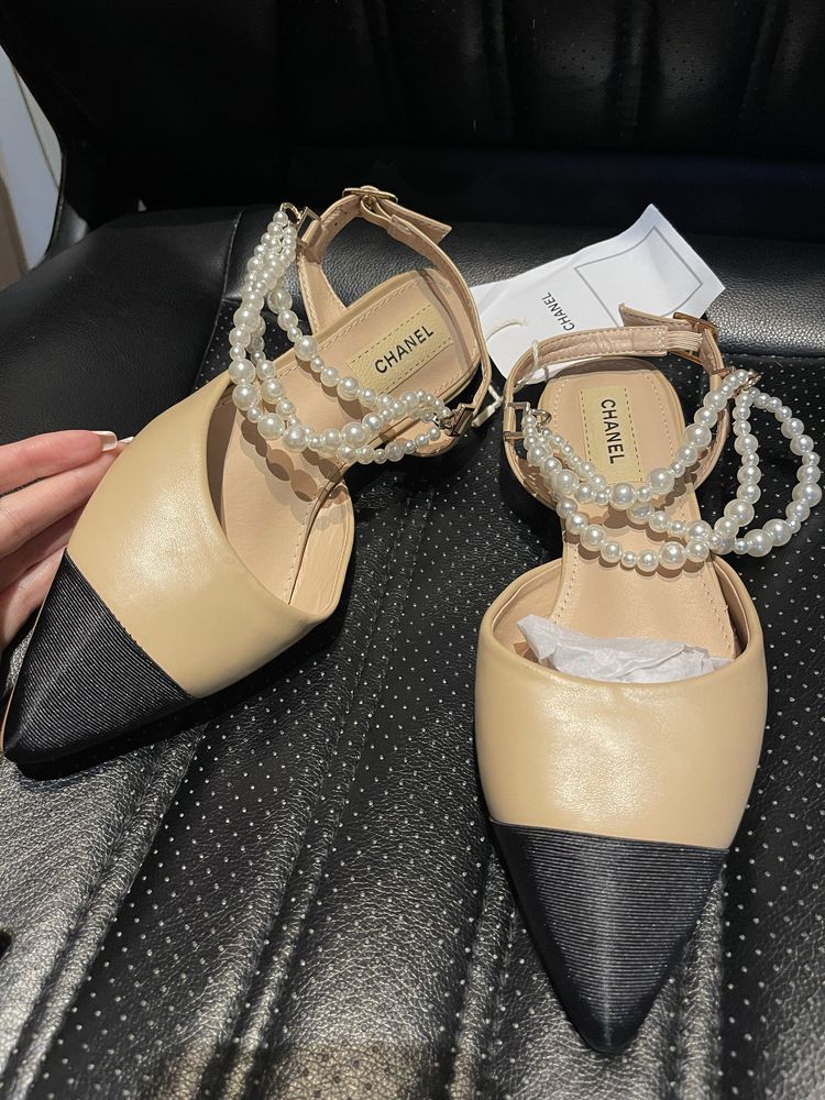 шанел обувки бежови черни с перли Chanel