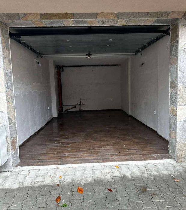 Гараж под наем с ток и вода