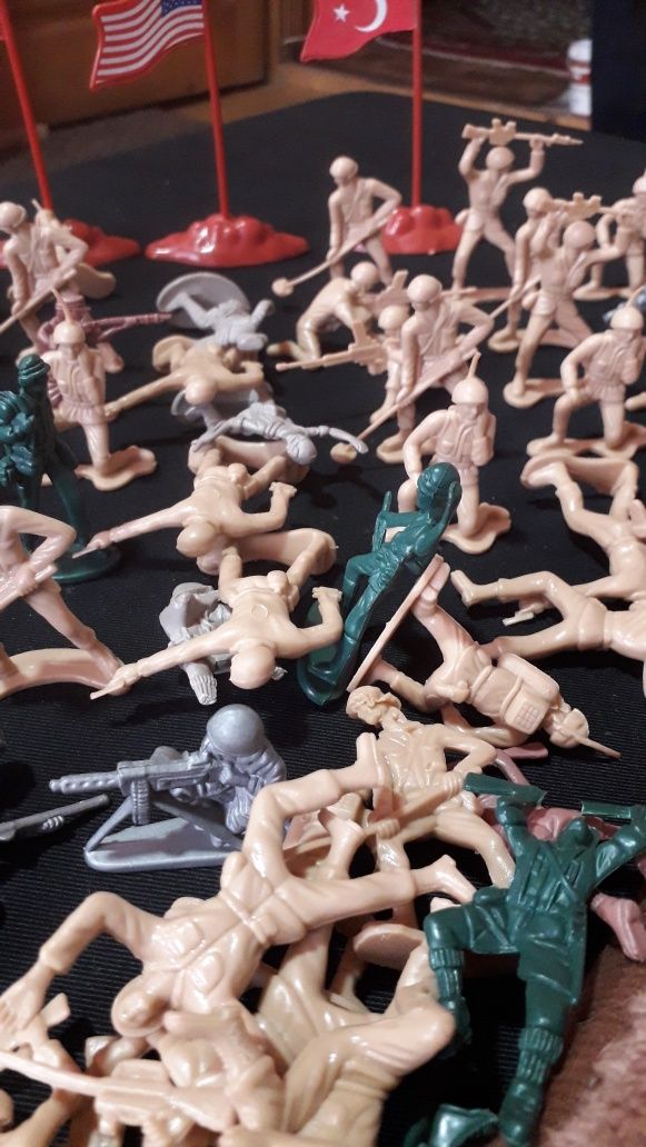 Jucarii vechi de colectie ,/ figurine  / soldați plastic.