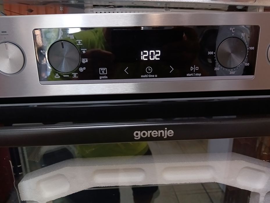 Чисто нова печка за вграждане с индукционни котлони Gorenje с Гаранция