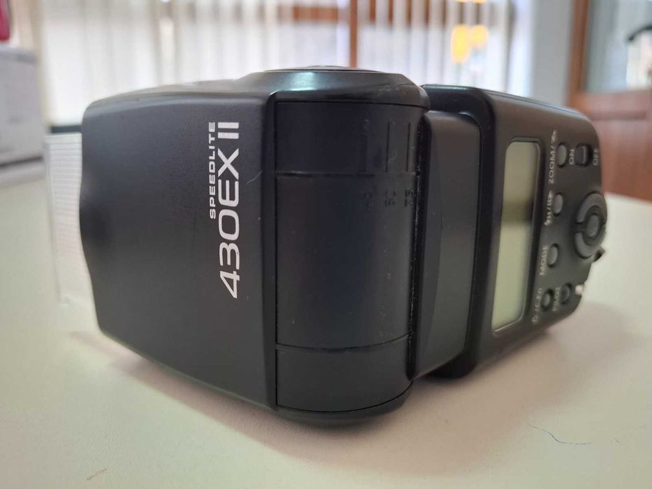 Светкавица Canon Speedlite 430 EX II EOS + 2 зарядни + 2 чифта батерии