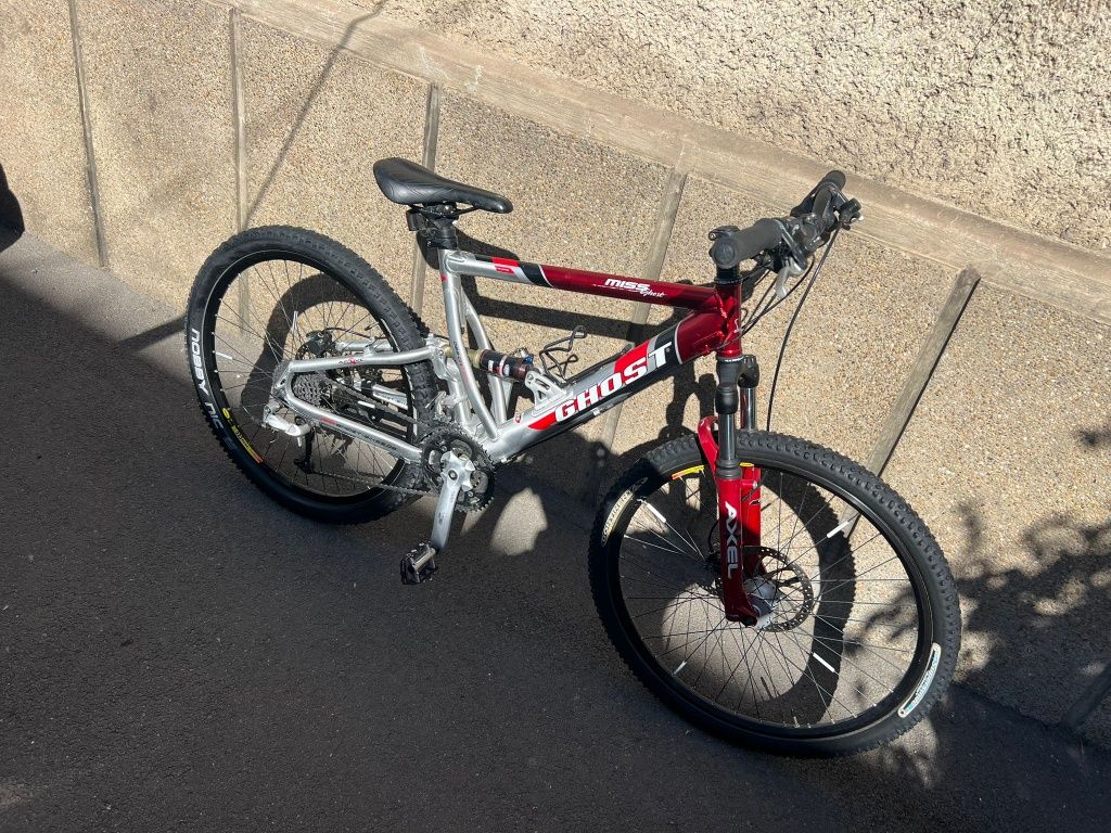 Bicicleta Mountainbike full suspension marca Ghost  26" stare perfecta