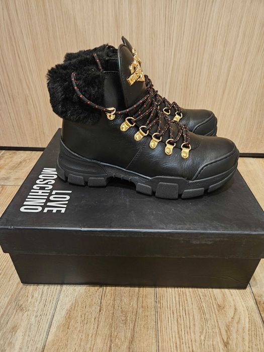 Боти Love Moschino