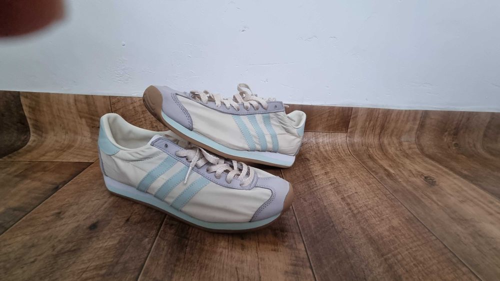 Високи металик кецове на Зара и маратонки Адидас Ориджинълс