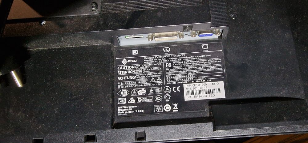 Vand monitoare Dell de 15  si Enzo de 24 si suport birou