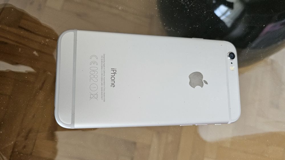 Телефони за части