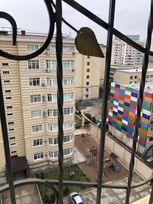 Ц-15 в-в Жангох рядом посольство Казахстан ул.Абая,пентхаус 206 кв.м