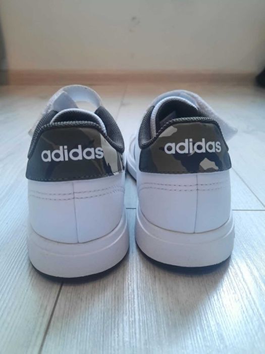 Детски маратонки Adidas.