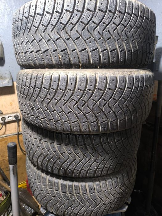Продам зимние шины.