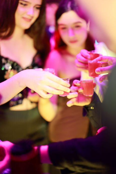 LuuEvents CocktailBar Mobil - Servicii Bar mobil / Tort de shot-uri