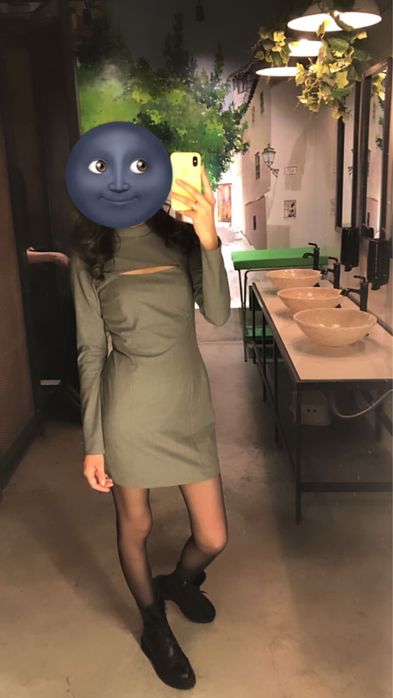 Платье Zara, есть подклад и деликатный вырез