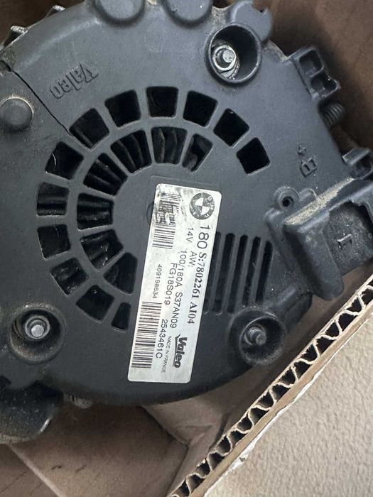 Продавам алтернатор и кормилна колона bmw e90