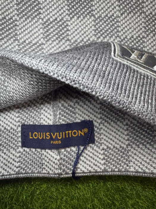 Vand caciula louis vuitton gri,noua cu eticheta