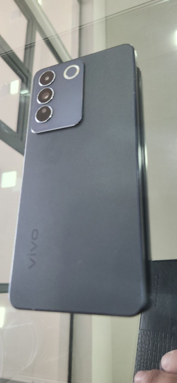Vivo V 27e  8+8/256GB IDEAL