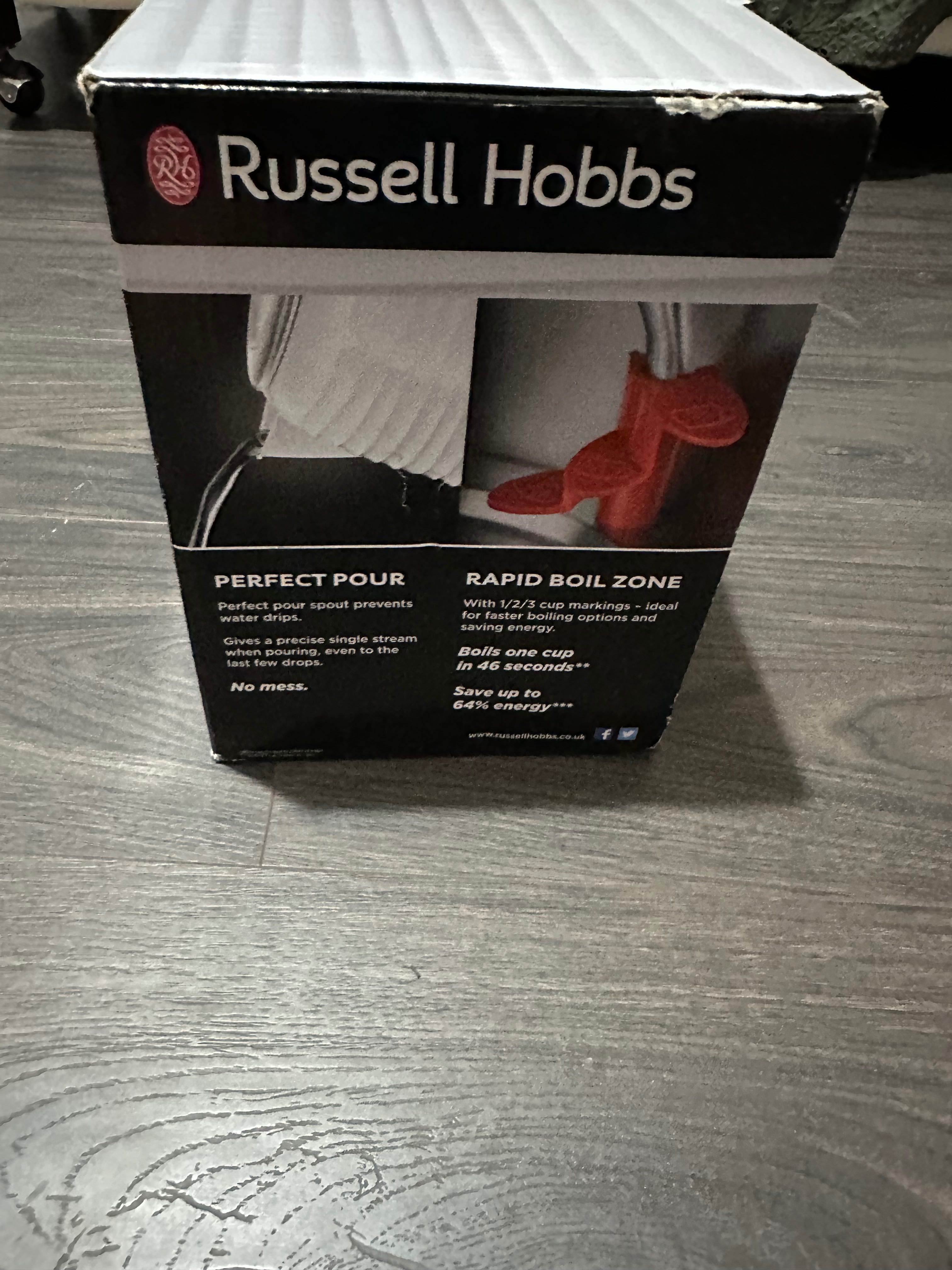 Fierbător Russel Hobbs