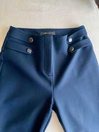 Панталон в тъмно синьо на DiKa