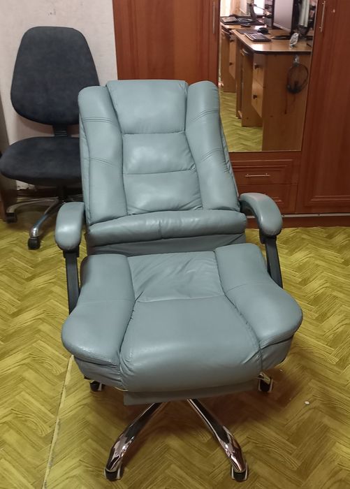 Продаётся компьютерное офисная кресло почти новое.