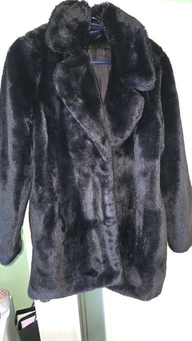 Черно палто с косъм